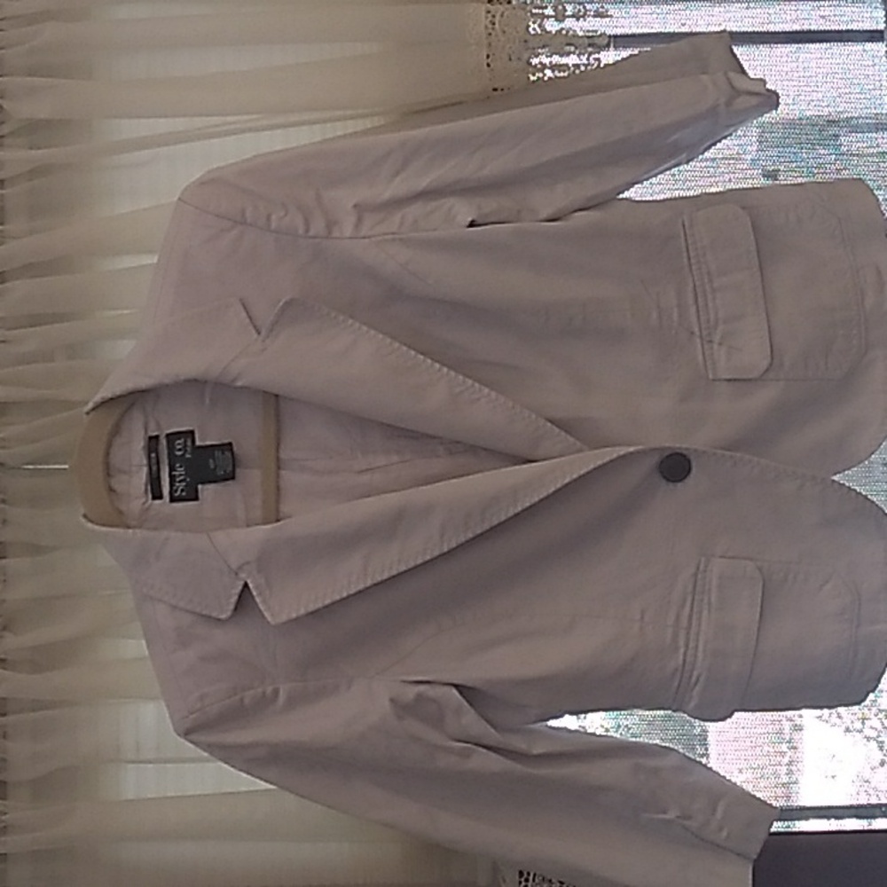Womes style & co blazer white short jacket 10p 17 armpit to arm 23" long